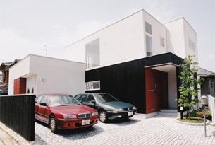 【広間のある二世帯住宅】