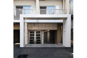 /reform-mitsumori/計画道路のある賃貸マンションのエントランスゲート