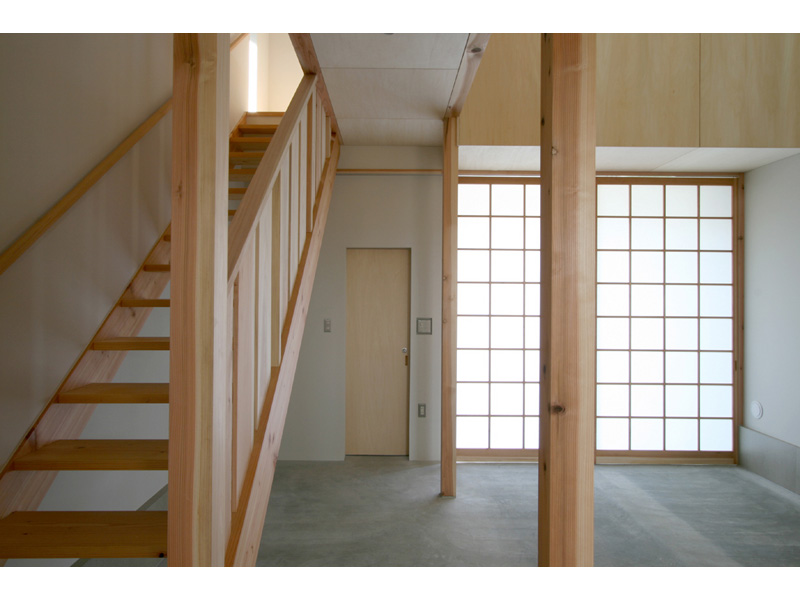 木製の直階段。