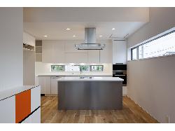 【相川直子＋佐藤勤】