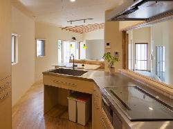 【相川直子＋佐藤勤】