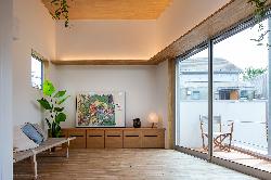 【実家の隣に安心できる住まいを-上馬の家】