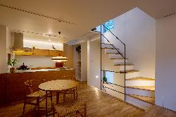 【実家の隣に安心できる住まいを-上馬の家】