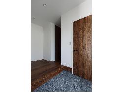 【狭小間口に建つ、開放感抜群の家】