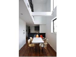 【狭小間口に建つ、開放感抜群の家】