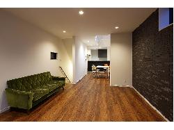 【狭小間口に建つ、開放感抜群の家】