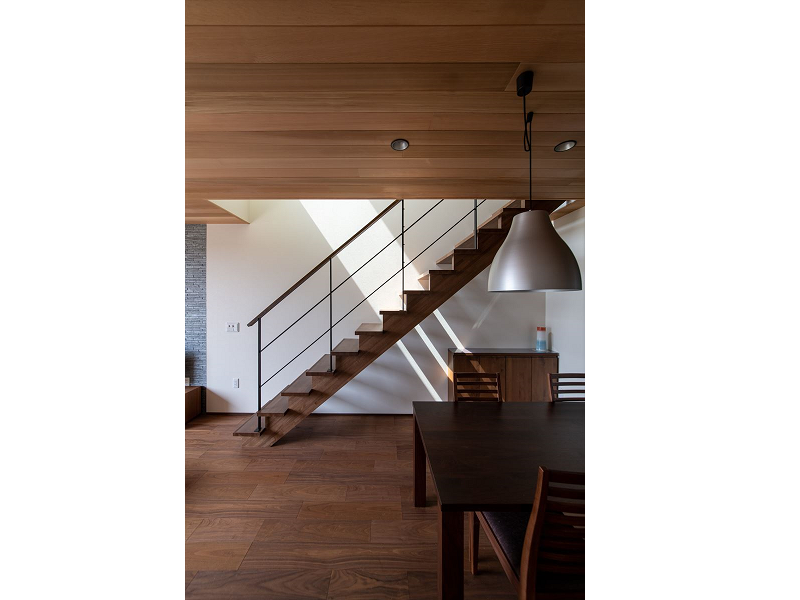 木製のスケルトン階段がオブジェのようです