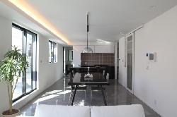 【ナイトウタカシ】