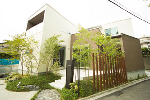 /reform-mitsumori/川沿いにある三角形の敷地を有効利用した、エレガントな家になりました