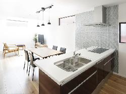 【ナイトウタカシ】