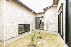 【ナイトウタカシ】