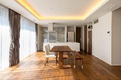 【ナイトウタカシ】