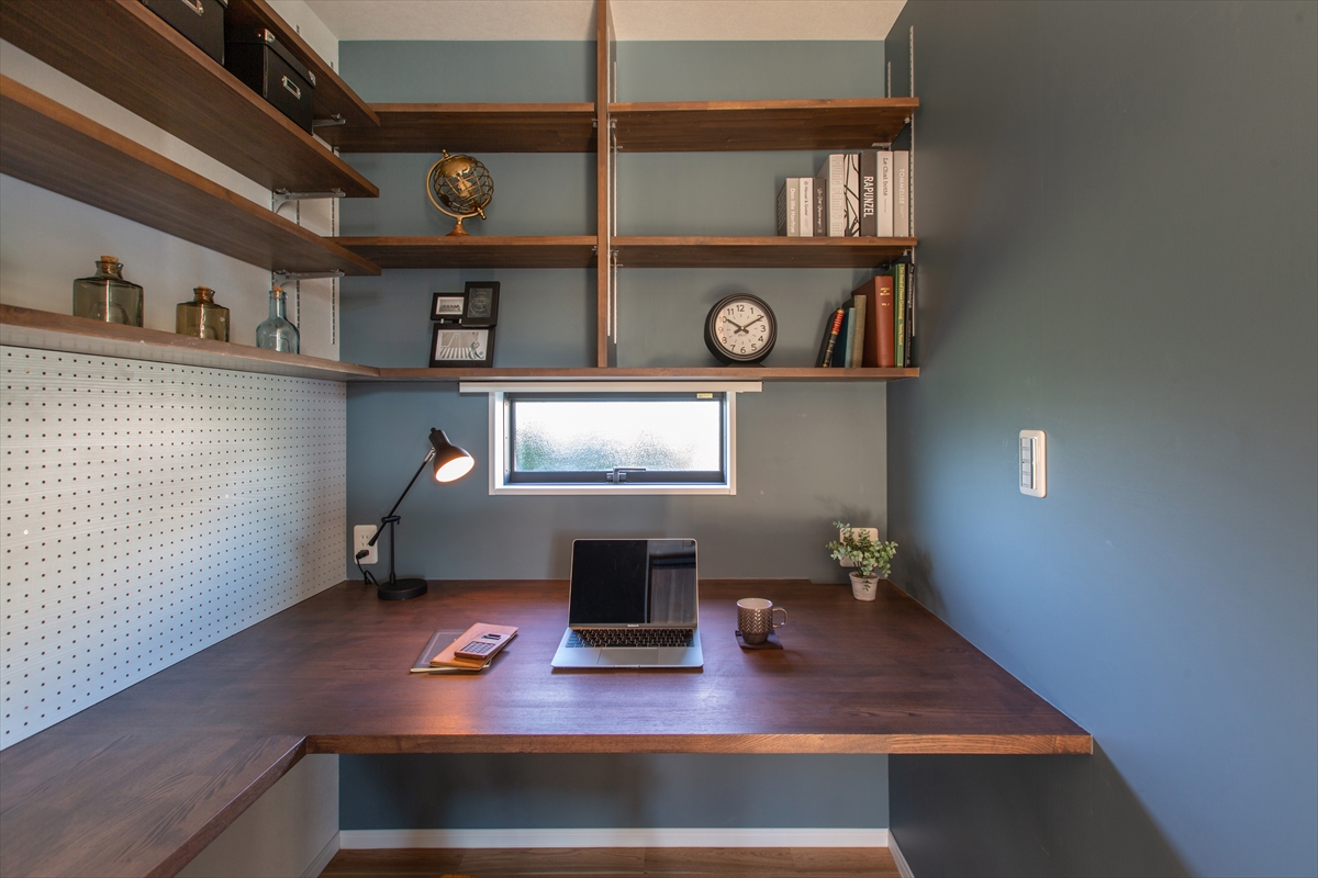 リモートワークにも便利な書斎