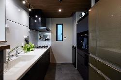 【ナイトウタカシ】