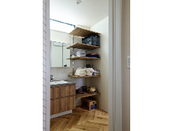 【ナイトウタカシ】