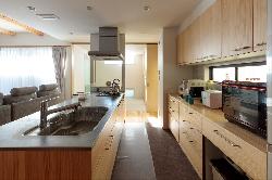 【ナイトウタカシ】