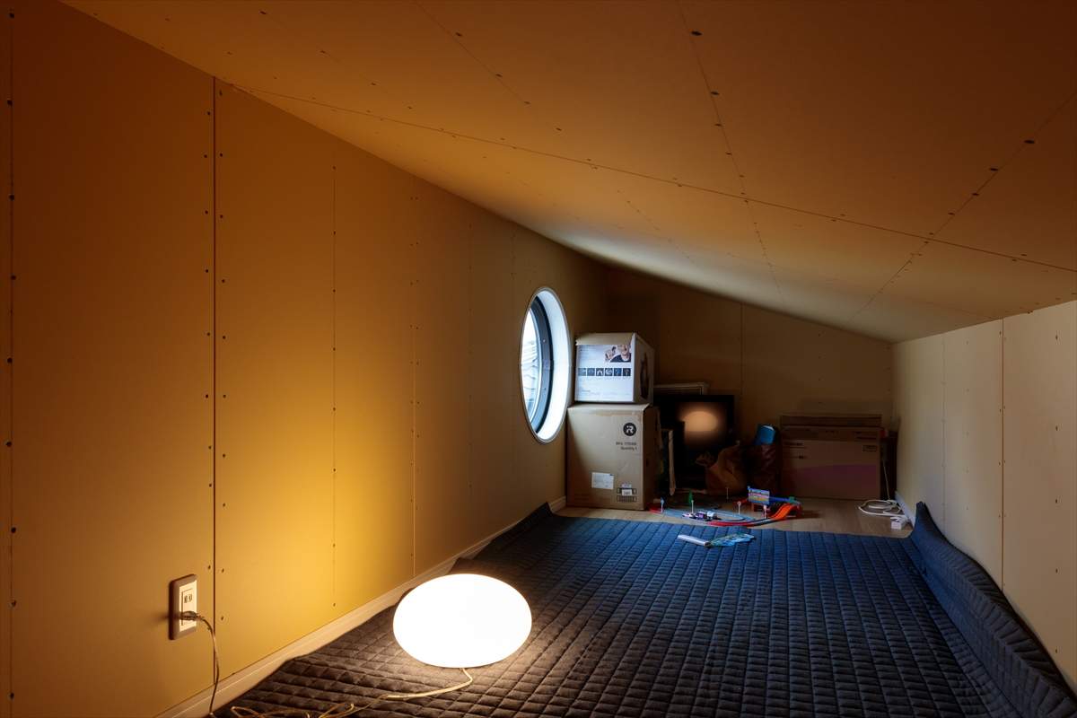 小屋裏スペース。収納ではなく、楽しむスペースとして活用しています