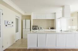 【ナイトウタカシ】