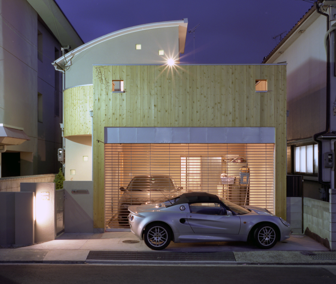/reform-mitsumori/ｲﾒｰｼﾞはモダンですが、間取りは和。中庭、屋上テラス、ペット、車を楽しめる家。