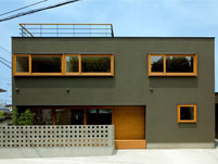 ミドリノイエ　−屋上に庭のある家−