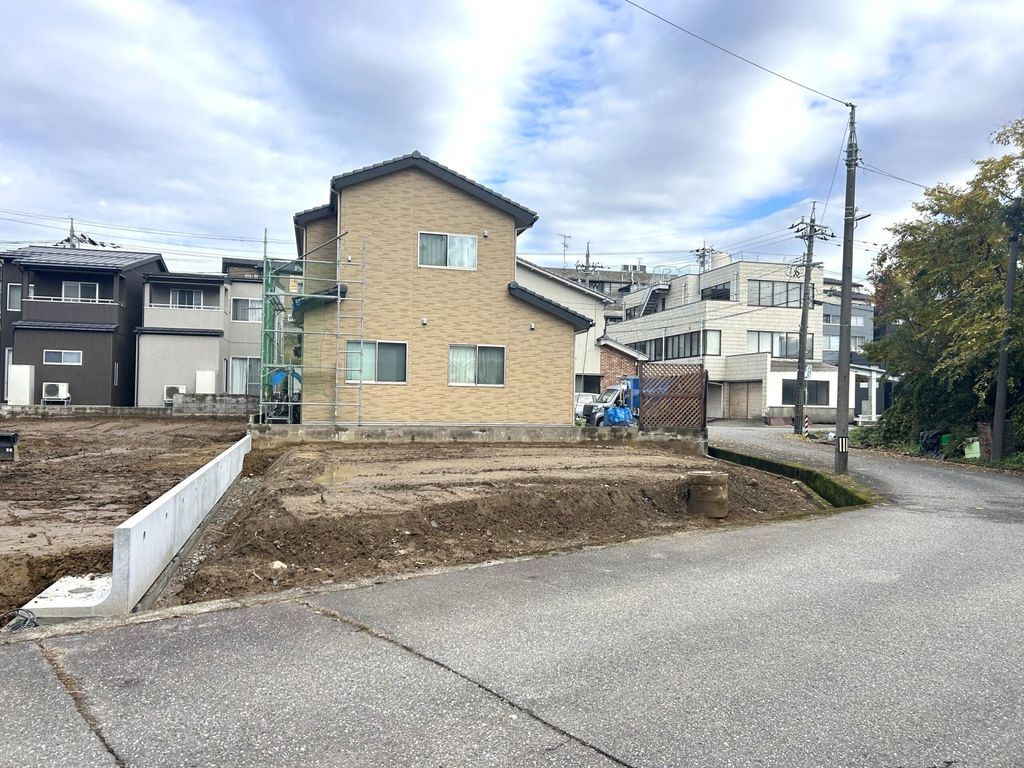 売土地　三口新町