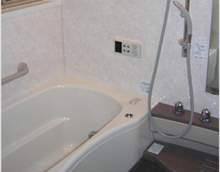 在来工法のタイル式浴室をユニットバスへ／施工費用：117万円