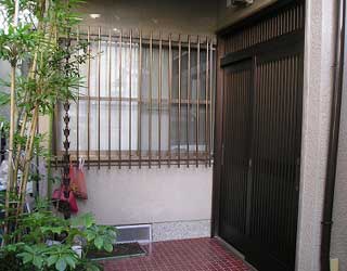 高齢者向けの玄関／施工費用：60万円