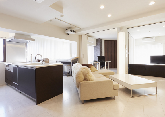 開閉間仕切りを採用した解放感のあるLDK