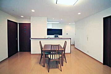 「キッチンが明るくなって、友達に自慢してます」と奥様