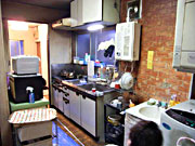 リフォーム前は雑然とした独立型のキッチンでした