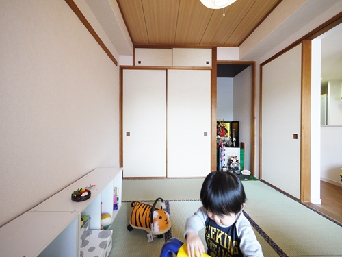 開放すればリビングとの一体感を楽しめる和室