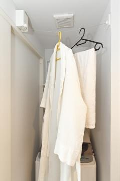 物干し用のロープを洗濯機の上と浴室内の2箇所に設置。