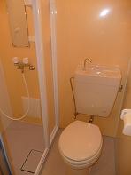 浴槽なしのシャワールームユニットを採用するご提案に発想転換しました。