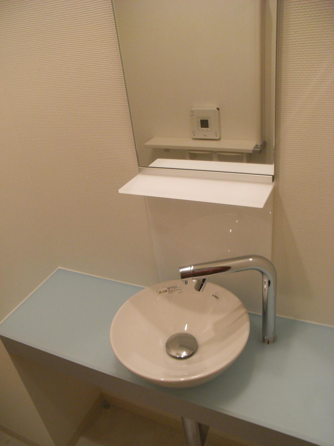 ドレッサーはデザイン面で全体の雰囲気に合ったものを導入