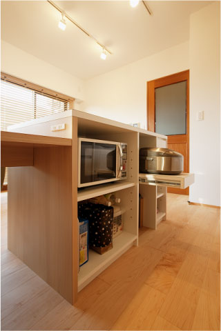 造作カウンターが使いやすい キッチン システムキッチンのリフォーム事例 世田谷区 リフォームo Uccino