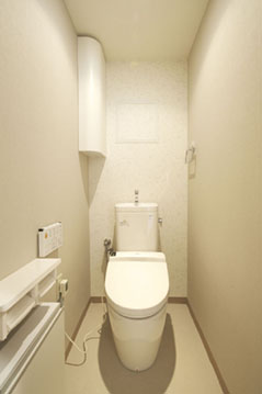 トイレはシンプルに清潔感を演出。白で統一したため、爽やかな印象に。