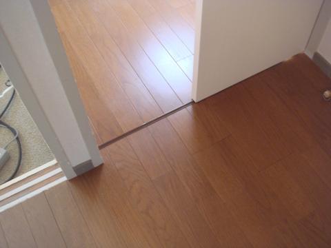 和室は床を組み、フローリングで段差ゼロになりました。
