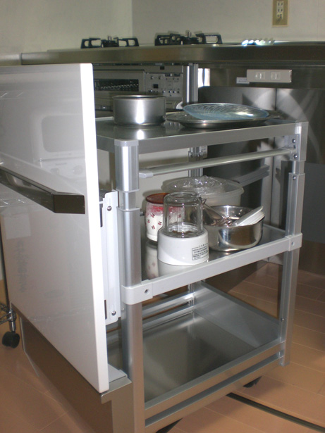 収納の一部がワゴンタイプとなっており、取り出し可能