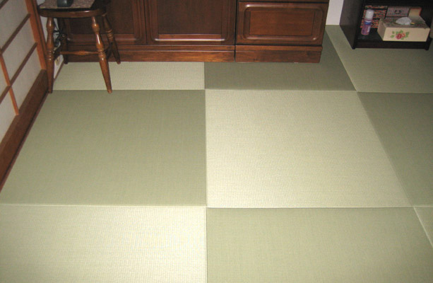 室は縁なし畳「めせき」を採用。縁なし畳「めせき」採用で和モダンな空間に