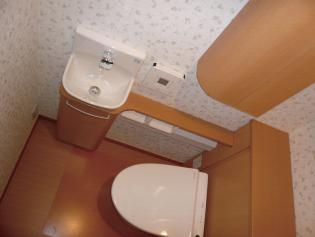 明るく清潔感あふれるトイレスペース