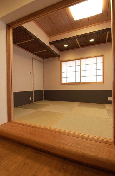 茶室の伝統的なつくりを取り入れた和室