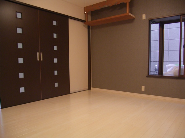 昔ながらの和室だった部屋を洋風にリフォームしている。