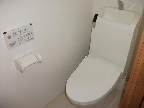 トイレの便器・内装を全面的にリニューアル