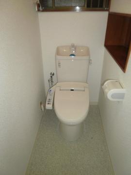 30年近く使用した、老朽化したトイレを交換しました。