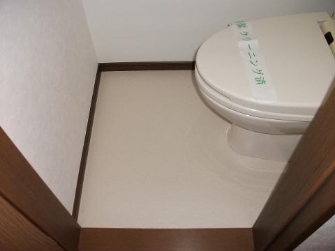 トイレ・洗面所など、水回りのクッションフロアー（CF）を張り替えました。 