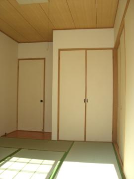和室では畳表替えなどを行い、綺麗な和室に生まれ変わりました。