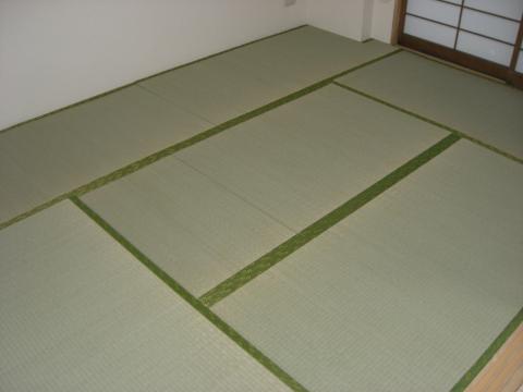 和室は畳・襖・障子もきれいに張り替えた上で、アク洗いをしました。