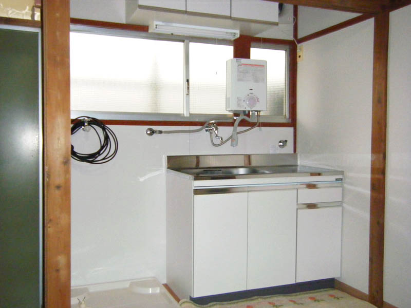 キッチンは賃貸向けの安価なものをご提案しました