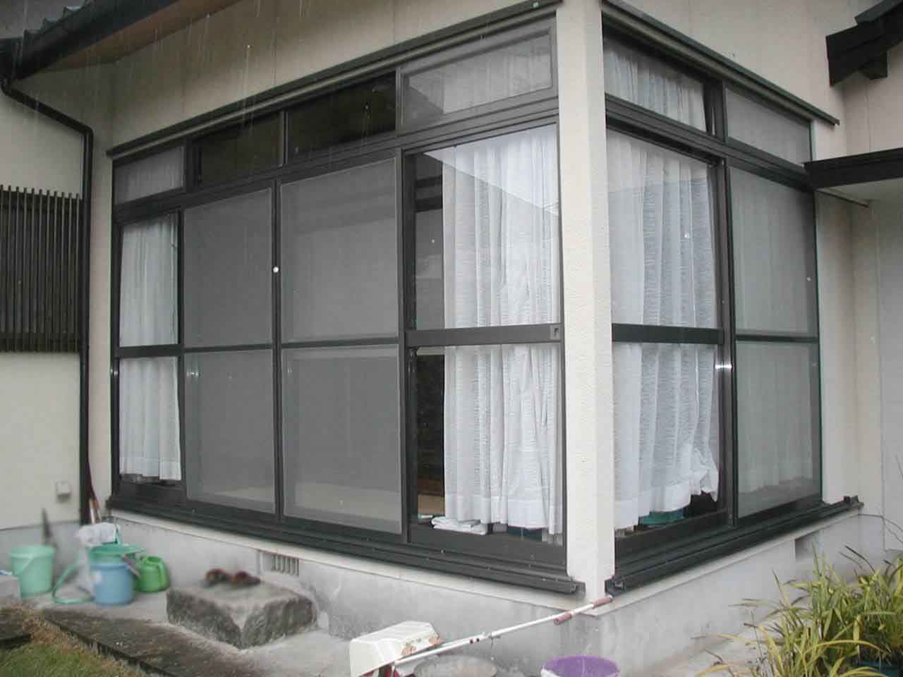 強化ガラス・雨戸・面格子の設置工事