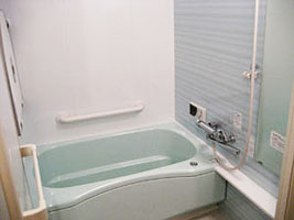 湯温を長時間保つ魔法びん浴槽など、高機能満載なバスルームに生まれ変わりました。